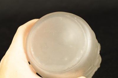 Lot 7 - A RENE LALIQUE OPALESCENT 'SIRENES' BRULE PARFUMS FROSTED PERFUME BURNER