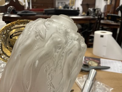 Lot 7 - A RENE LALIQUE OPALESCENT 'SIRENES' BRULE PARFUMS FROSTED PERFUME BURNER
