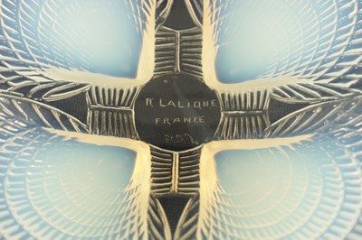 Lot 27 - A FRENCH RENE LALIQUE OPALESCENT GLASS 'COQUILLES' BOWL
