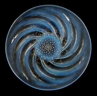 Lot 15 - AN R LALIQUE, ‘POISSONS’ OPALESCENT GLASS COUPE PLATE