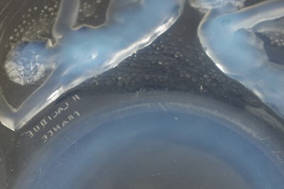 Lot 16 - AN R LALIQUE OPALESCENT MOULDED GLASS 'ONDINES' BOWL