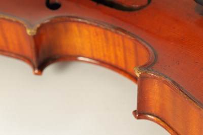 Lot 498 - A GOOD QUALITY EARLY 20TH CENTURY FULL SIZE ITALIAN VIOLIN LABELLED RICCARDO ANTONIAZZI