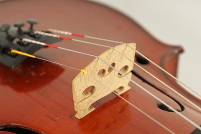 Lot 498 - A GOOD QUALITY EARLY 20TH CENTURY FULL SIZE ITALIAN VIOLIN LABELLED RICCARDO ANTONIAZZI