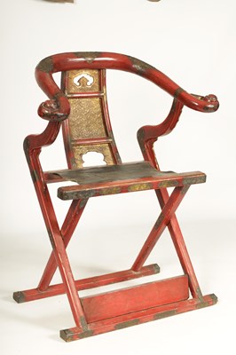 Lot 188 - AN 18TH/19TH CENTURY JAPANESE RED LACQUER WORK AND ENGRAVED BRASS MOUNTED HORSESHOE BACK FOLDING HUNTING CHAIR