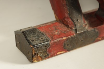 Lot 188 - AN 18TH/19TH CENTURY JAPANESE RED LACQUER WORK AND ENGRAVED BRASS MOUNTED HORSESHOE BACK FOLDING HUNTING CHAIR