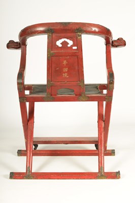 Lot 188 - AN 18TH/19TH CENTURY JAPANESE RED LACQUER WORK AND ENGRAVED BRASS MOUNTED HORSESHOE BACK FOLDING HUNTING CHAIR