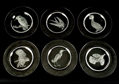 Lot 13 - A SET OF 12 20TH CENTURY STEUBEN GLASS WORKS ORNITHOLOGICAL GLASS PLATES