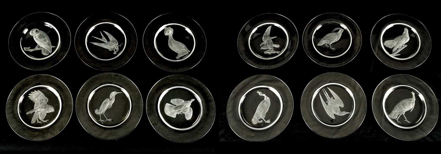 Lot 13 - A SET OF 12 20TH CENTURY STEUBEN GLASS WORKS ORNITHOLOGICAL GLASS PLATES