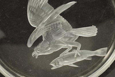 Lot 13 - A SET OF 12 20TH CENTURY STEUBEN GLASS WORKS ORNITHOLOGICAL GLASS PLATES