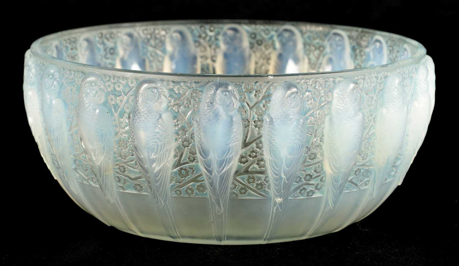 Lot 9 - A RENE LALIQUE OPALESCENT BLUE STAINED 'PERRUCHES' BOWL