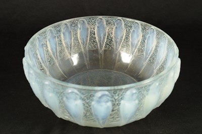 Lot 9 - A RENE LALIQUE OPALESCENT BLUE STAINED 'PERRUCHES' BOWL