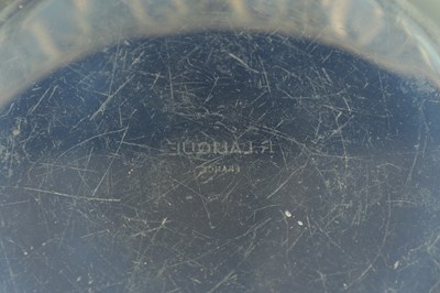 Lot 9 - A RENE LALIQUE OPALESCENT BLUE STAINED 'PERRUCHES' BOWL