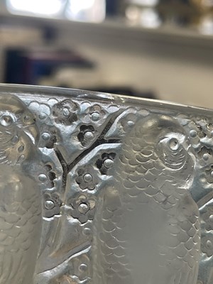 Lot 9 - A RENE LALIQUE OPALESCENT BLUE STAINED 'PERRUCHES' BOWL