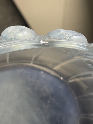 Lot 9 - A RENE LALIQUE OPALESCENT BLUE STAINED 'PERRUCHES' BOWL