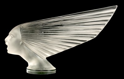 Lot 8 - A FINE FRENCH RENE LALIQUE 'VICTOIRE' GLASS CAR MASCOT