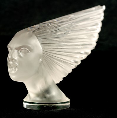 Lot 8 - A FINE FRENCH RENE LALIQUE 'VICTOIRE' GLASS CAR MASCOT