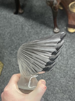 Lot 8 - A FINE FRENCH RENE LALIQUE 'VICTOIRE' GLASS CAR MASCOT