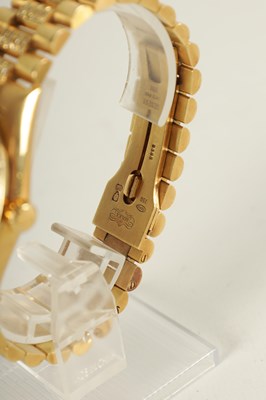 Lot 335 - A GENTLEMAN’S 18CT GOLD DIAMOND AND SAPPHIRE ROLEX PRESIDENT DAY/DATE WRISTWATCH