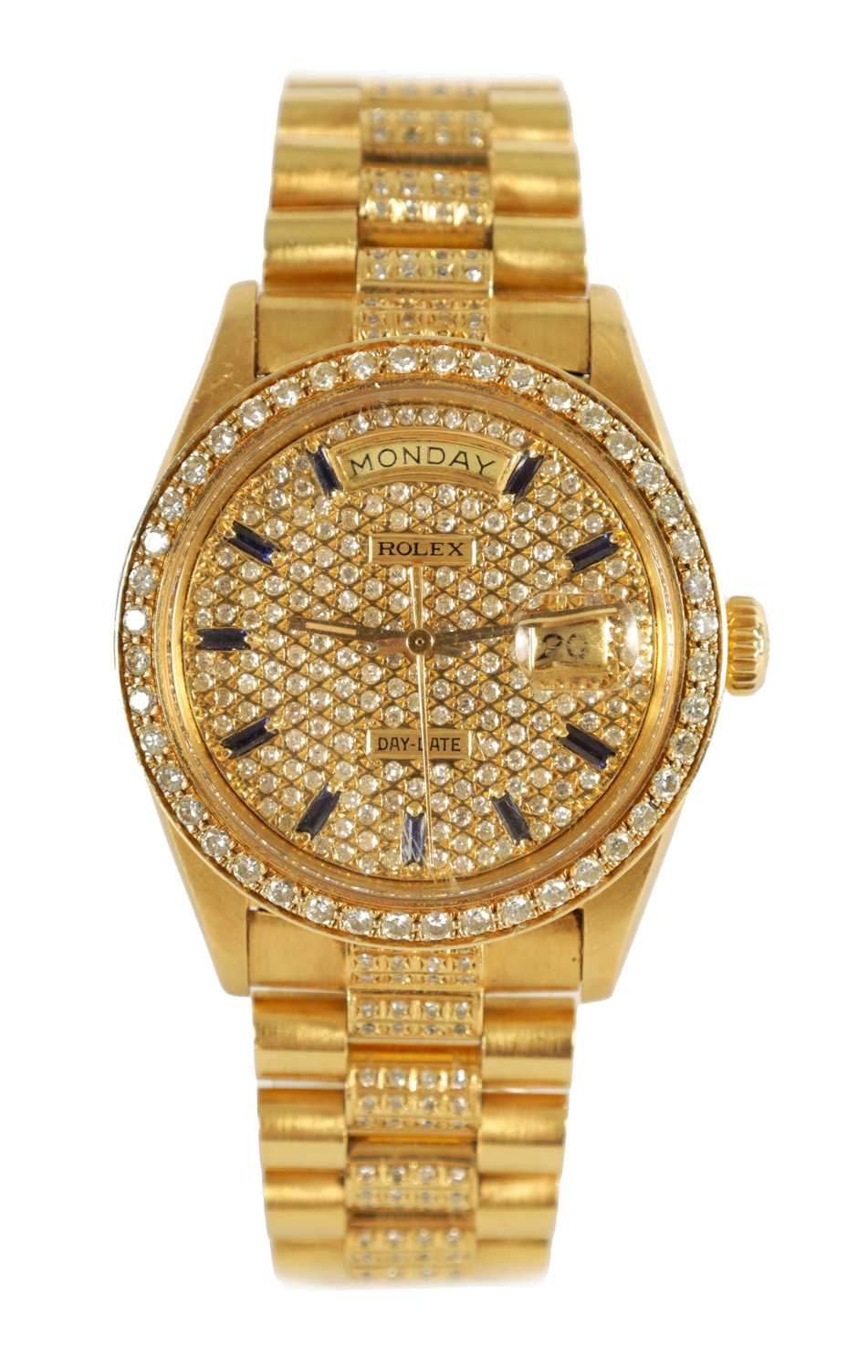 Lot 335 - A GENTLEMAN’S 18CT GOLD DIAMOND AND SAPPHIRE ROLEX PRESIDENT DAY/DATE WRISTWATCH