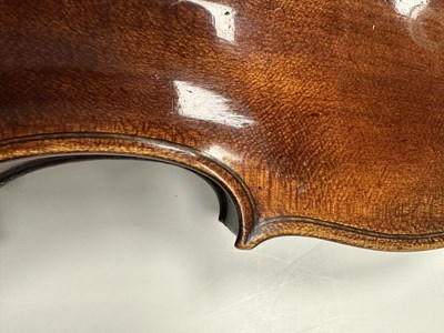 Lot 483 - AN 18TH CENTURY FULL-SIZE VIOLIN