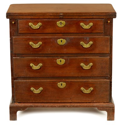 Lot 771 - A FINE GEORGE II MAHOGANY BACHELOR'S CHEST