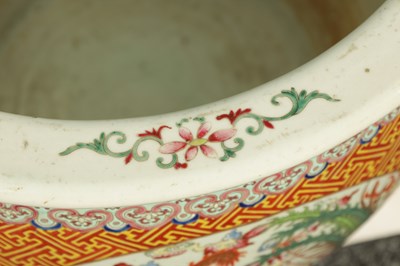 Lot 274 - A GOOD PAIR OF 19TH CENTURY CHINESE FAMILLE ROSE PORCELAIN JARDINIÈRES
