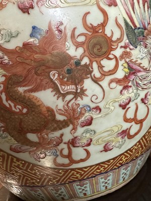 Lot 274 - A GOOD PAIR OF 19TH CENTURY CHINESE FAMILLE ROSE PORCELAIN JARDINIÈRES
