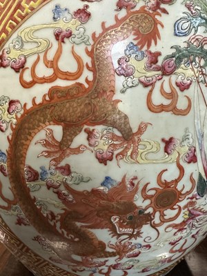 Lot 274 - A GOOD PAIR OF 19TH CENTURY CHINESE FAMILLE ROSE PORCELAIN JARDINIÈRES