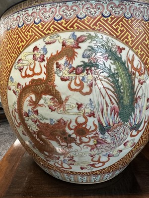 Lot 274 - A GOOD PAIR OF 19TH CENTURY CHINESE FAMILLE ROSE PORCELAIN JARDINIÈRES