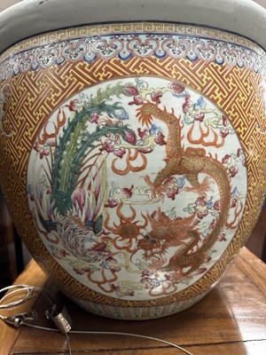 Lot 274 - A GOOD PAIR OF 19TH CENTURY CHINESE FAMILLE ROSE PORCELAIN JARDINIÈRES