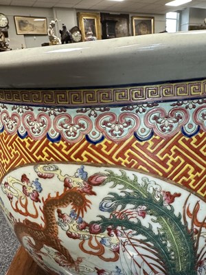 Lot 274 - A GOOD PAIR OF 19TH CENTURY CHINESE FAMILLE ROSE PORCELAIN JARDINIÈRES