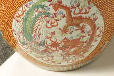 Lot 274 - A GOOD PAIR OF 19TH CENTURY CHINESE FAMILLE ROSE PORCELAIN JARDINIÈRES