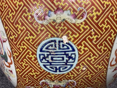 Lot 274 - A GOOD PAIR OF 19TH CENTURY CHINESE FAMILLE ROSE PORCELAIN JARDINIÈRES