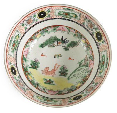 Lot 141 - A 19TH CENTURY CHINESE FAMILLE ROSE PORCELAIN BOWL