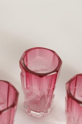 Lot 31 - AN ART NOUVEAU RUBY AND CLEAR GLASS MOSER DECANTER, TRAY AND SIX GLASSES