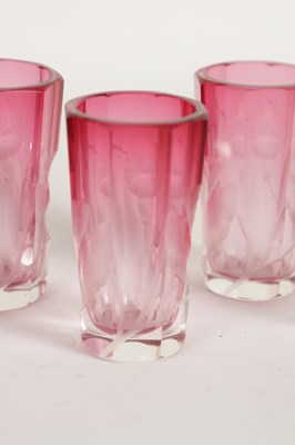 Lot 31 - AN ART NOUVEAU RUBY AND CLEAR GLASS MOSER DECANTER, TRAY AND SIX GLASSES