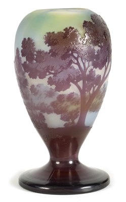 Lot 8 - EMILE GALLE. AN ART NOUVEAU CAMEO GLASS NIGHT LIGHT/VEILLEUSE