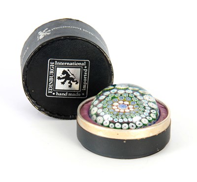 Lot 19 - A 20TH CENTURY EDINBURGH CRYSTAL INTERNATIONAL GLASS PAPERWEIGHT