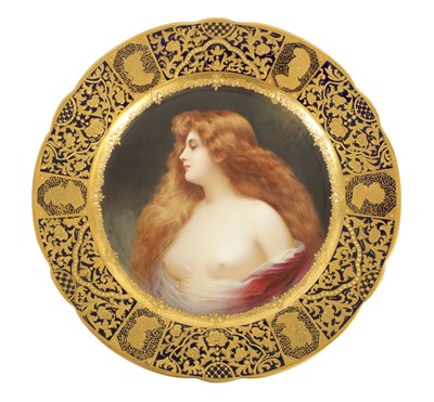 Lot 71 - A FINE LATE 19TH-CENTURY VIENNA PORCELAIN SCALLOP EDGE CABINET PLATE