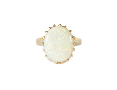 Lot 387 - A 14CT GOLD SOLITAIRE OPAL RING