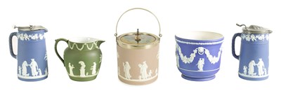 Lot 83 - A COLLECTION OF FIVE PIECES OF WEDGEWOOD COLOURED JASPERWARE