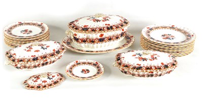 Lot 104 - A 19TH CENTURY SPODE 26 PIECE PART DINNER SERVICE