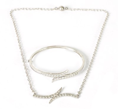 Lot 397 - AN 18CT WHITE GOLD DIAMOND NECKLACE AND BANGLE SET