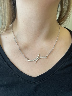 Lot 397 - AN 18CT WHITE GOLD DIAMOND NECKLACE AND BANGLE SET