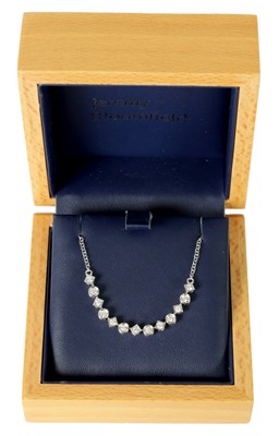 Lot 438 - AN 18CT WHITE GOLD DIAMOND PENDANT NECKLACE