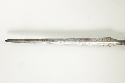 Lot 597 - A 19TH CENTURY INDIAN CAVALRY LANCE