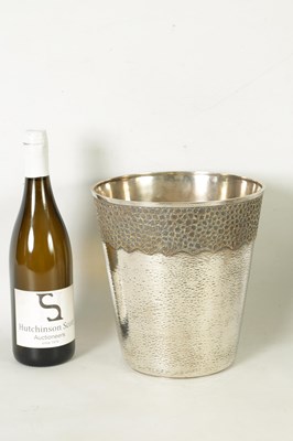 Lot 575 - AN EXCEPTIONAL AND RARE LARGE STUART DEVLIN SILVER AND SILVER GILT CHAMPAIGN ICE BUCKET