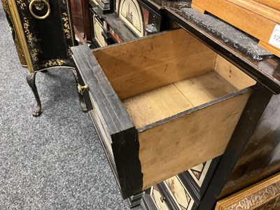 Lot 1432 - A GOOD 18TH CENTURY ITALIAN PIETRA DURA INLAID EBONISED TABLE CABINET