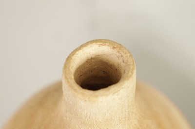 Lot 52 - JOHN DUGGER (AMERICAN B.1948) A MID 20TH CENTURY STONEWARE BULBOUS VASE