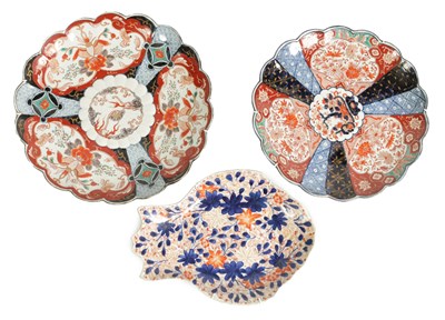 Lot 131 - THREE LATE 19TH CENTURY IMARI SHALLOW DISHES